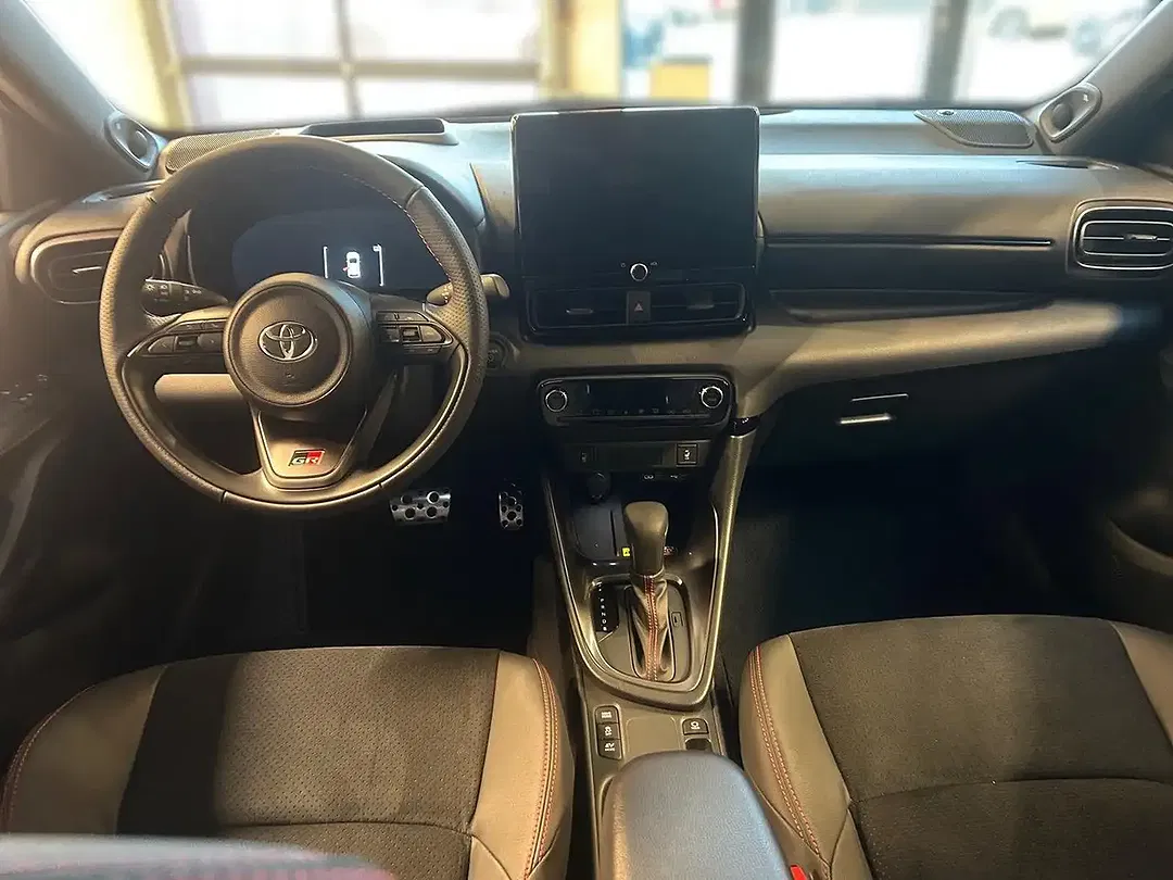 Toyota Yaris - Thumbnail 14