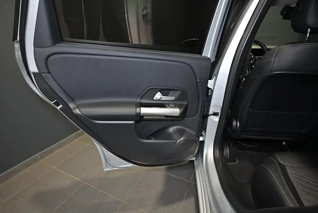 Mercedes-Benz B 200 - Thumbnail 25