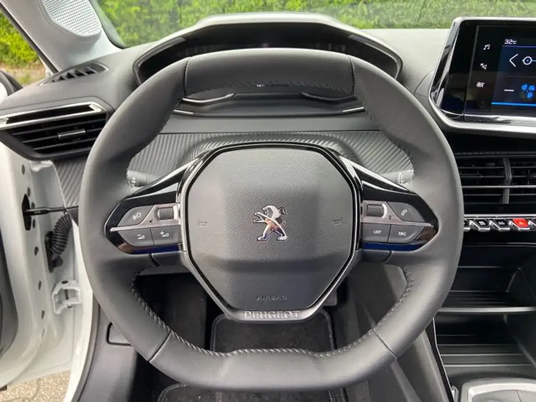 Peugeot 208 - Thumbnail 13