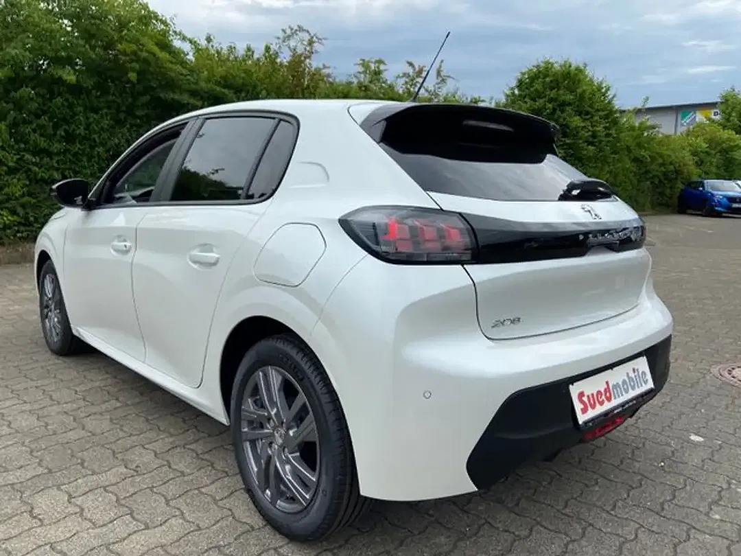 Peugeot 208 - Thumbnail 3