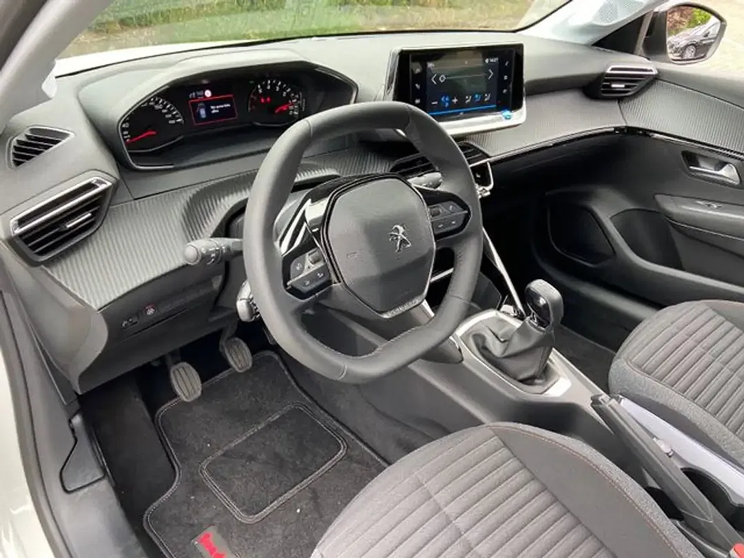 Peugeot 208 - Thumbnail 9