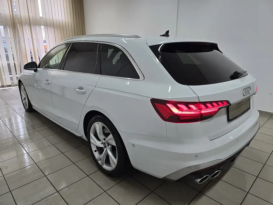 Audi S4 - Thumbnail 2