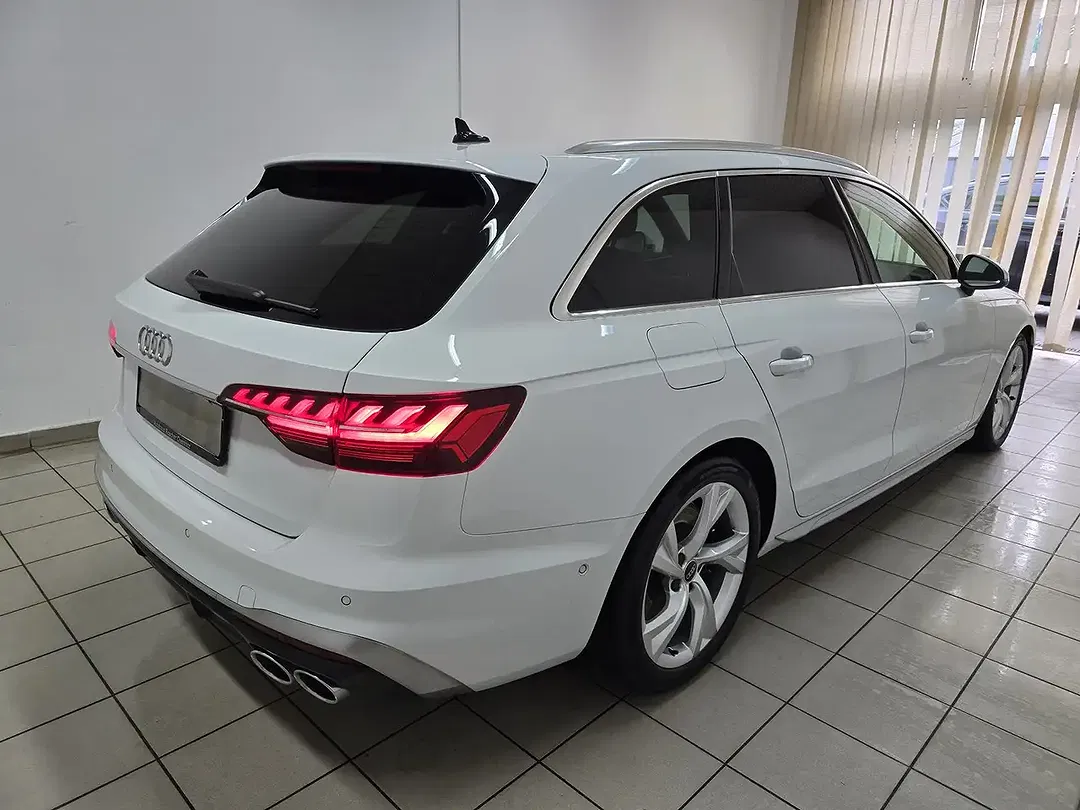 Audi S4 - Thumbnail 3