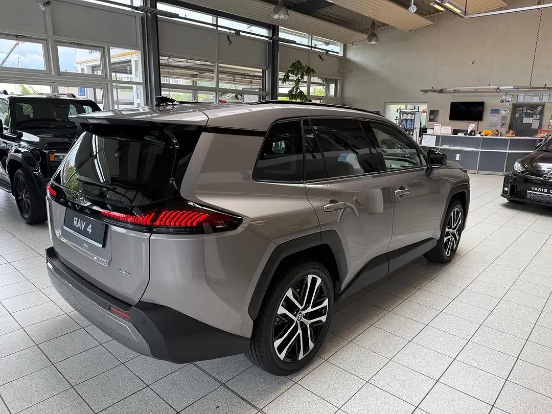 Toyota RAV 4 - Thumbnail 5
