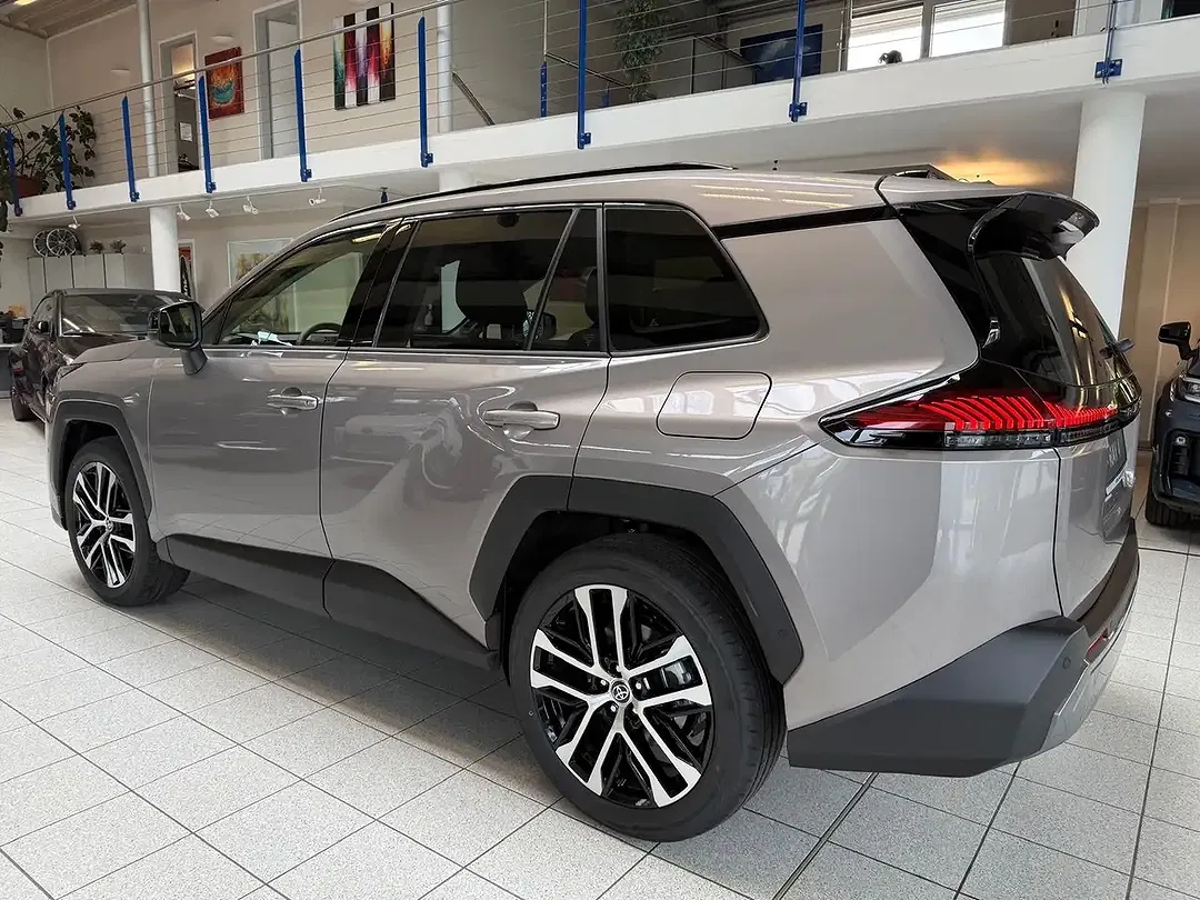 Toyota RAV 4 - Thumbnail 7