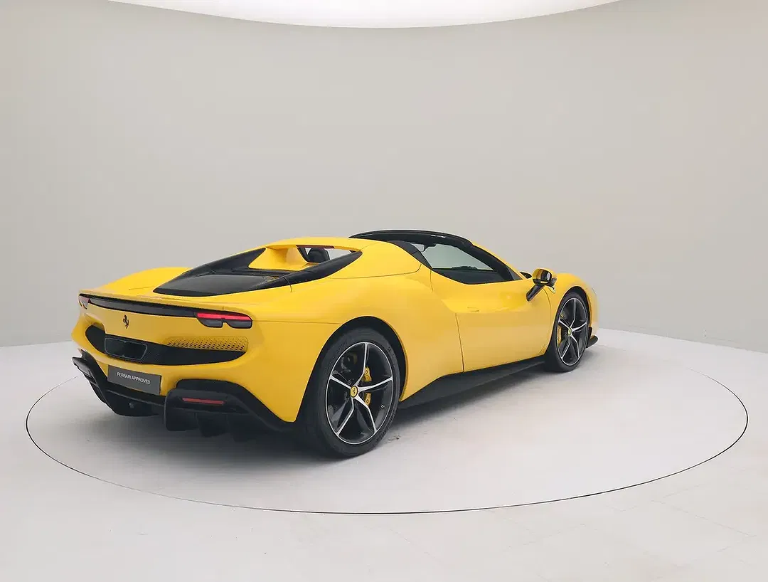Ferrari 296 GTS - Thumbnail 7