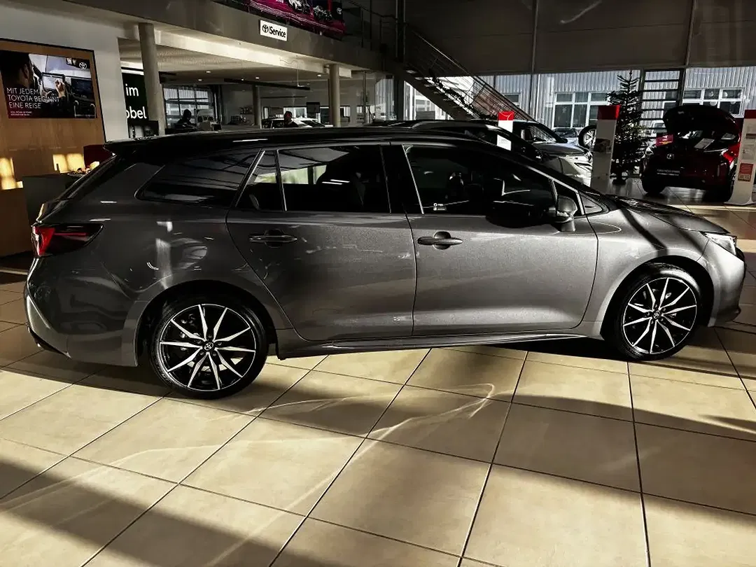 Toyota Corolla - Thumbnail 3