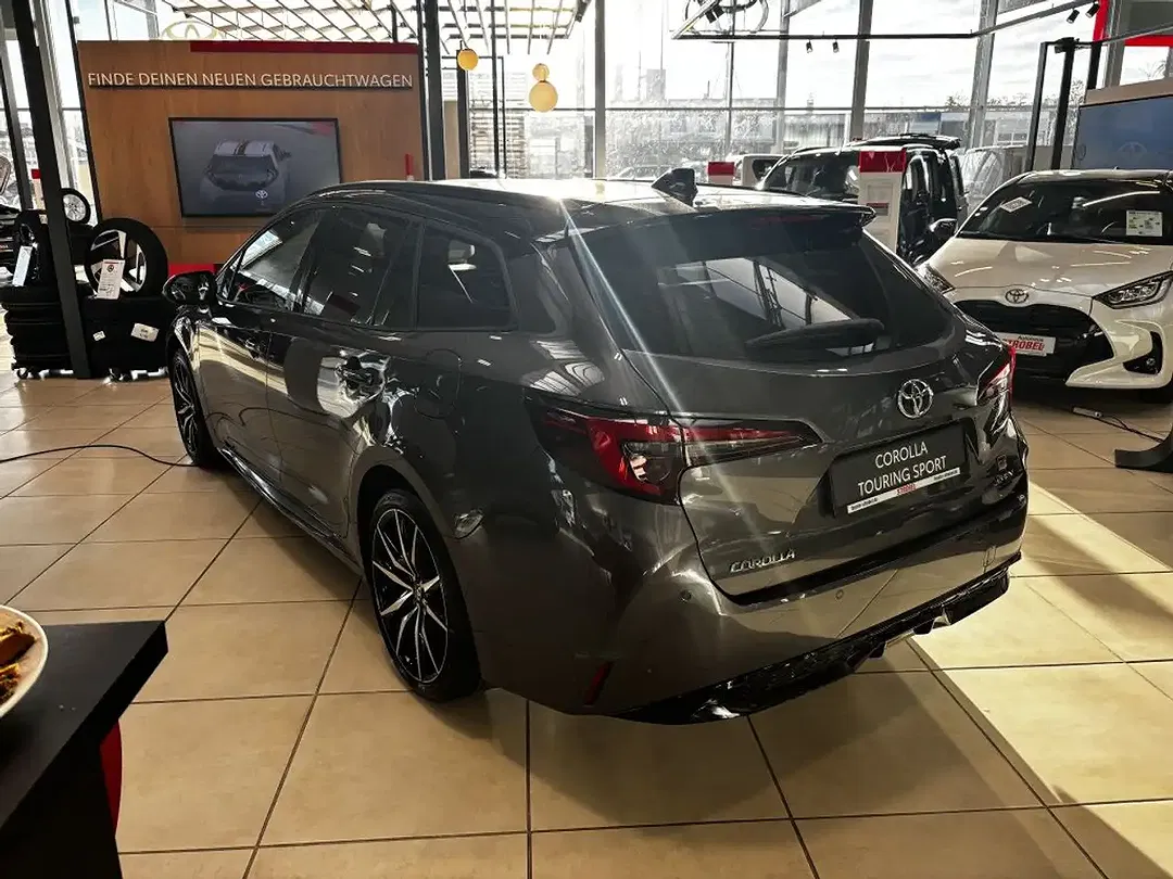 Toyota Corolla - Thumbnail 4