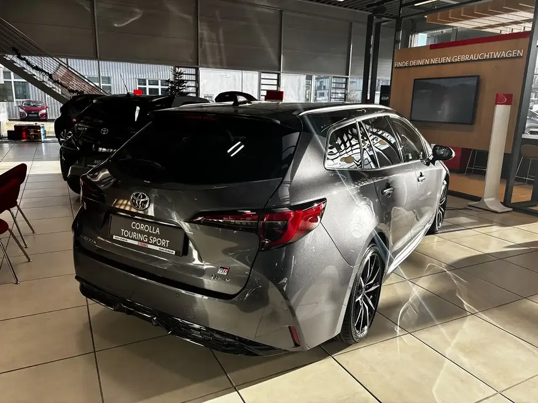 Toyota Corolla - Thumbnail 6