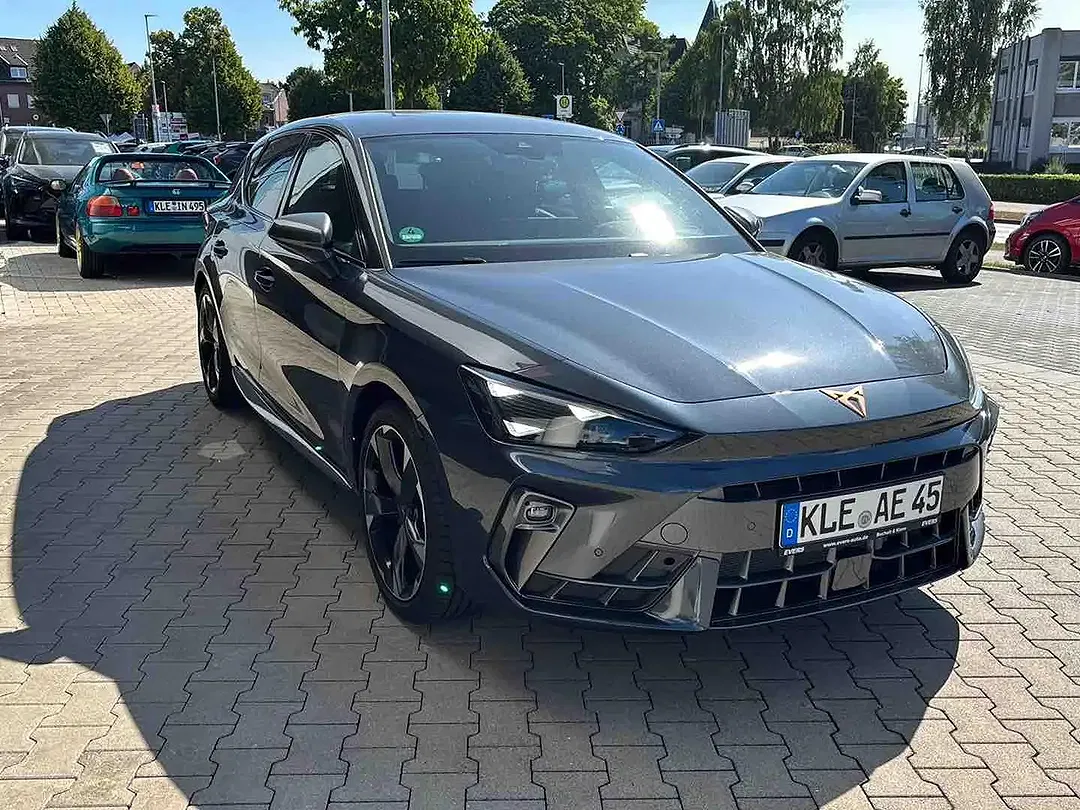CUPRA Leon - Thumbnail 4