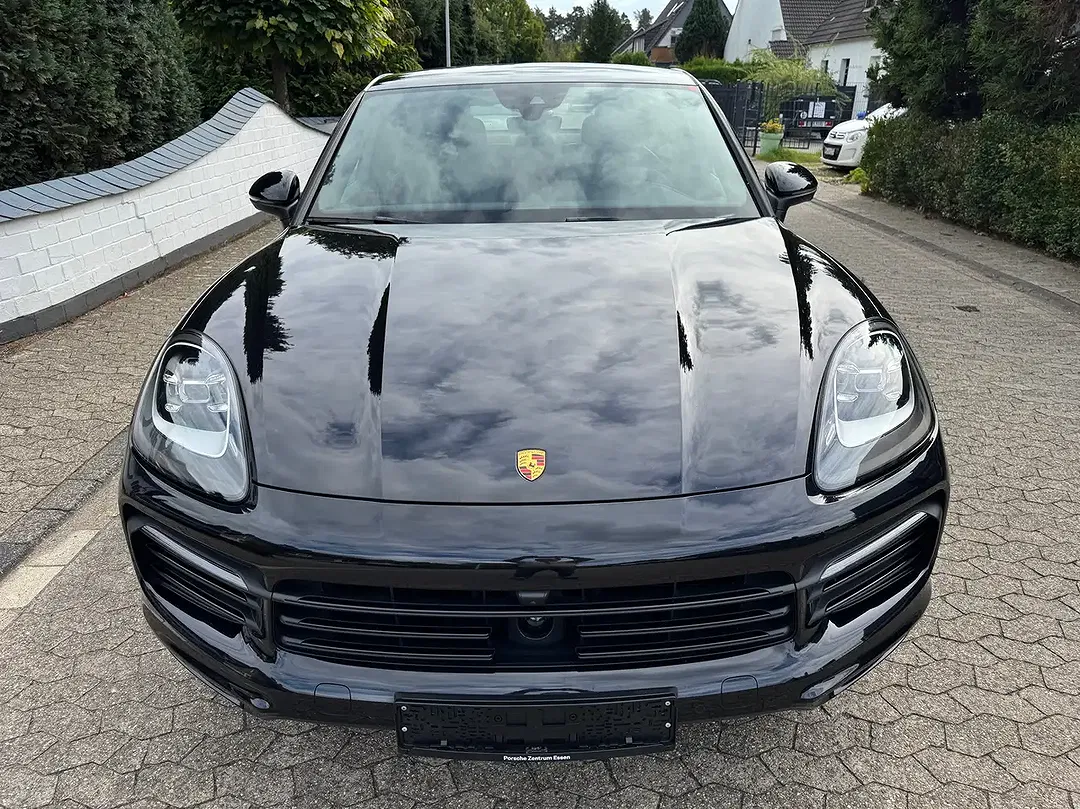 Porsche Cayenne - Thumbnail 1