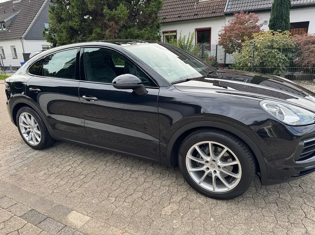 Porsche Cayenne - Thumbnail 3