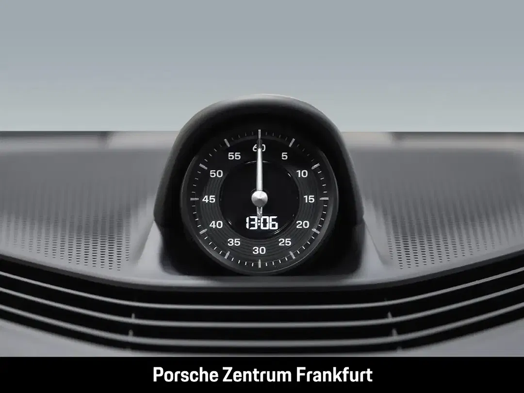 Porsche Taycan - Thumbnail 11