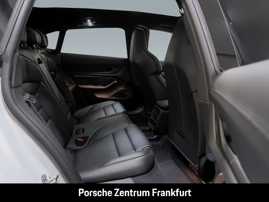 Porsche Taycan - Thumbnail 8