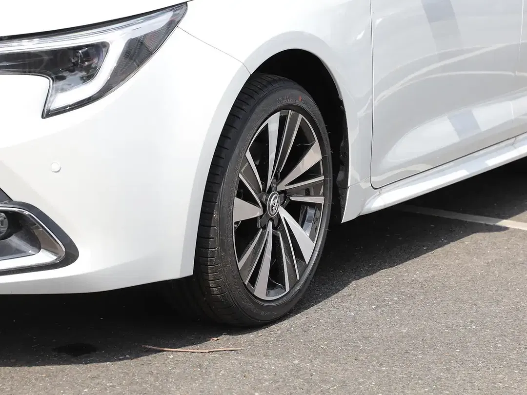 Toyota Corolla - Thumbnail 9