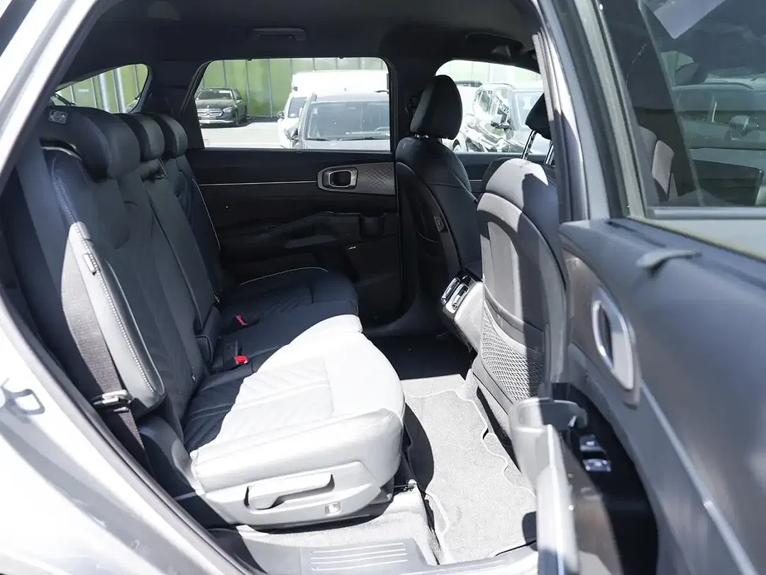 Kia Sorento - Thumbnail 11