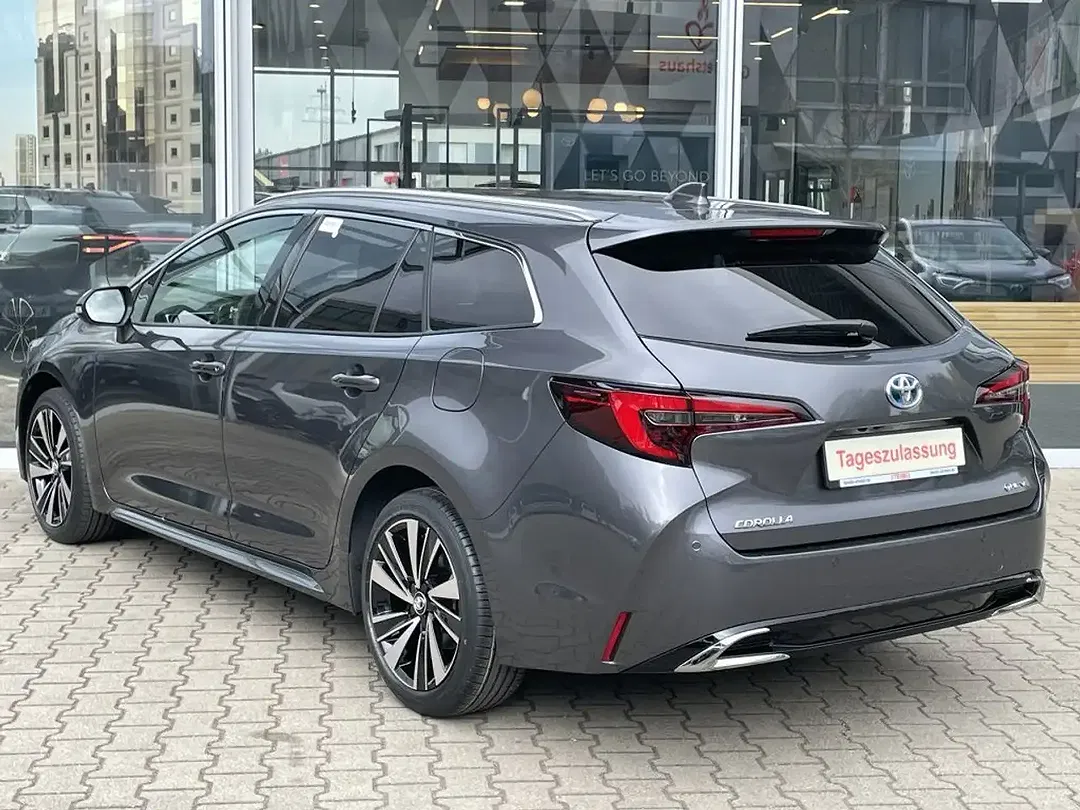 Toyota Corolla - Thumbnail 5