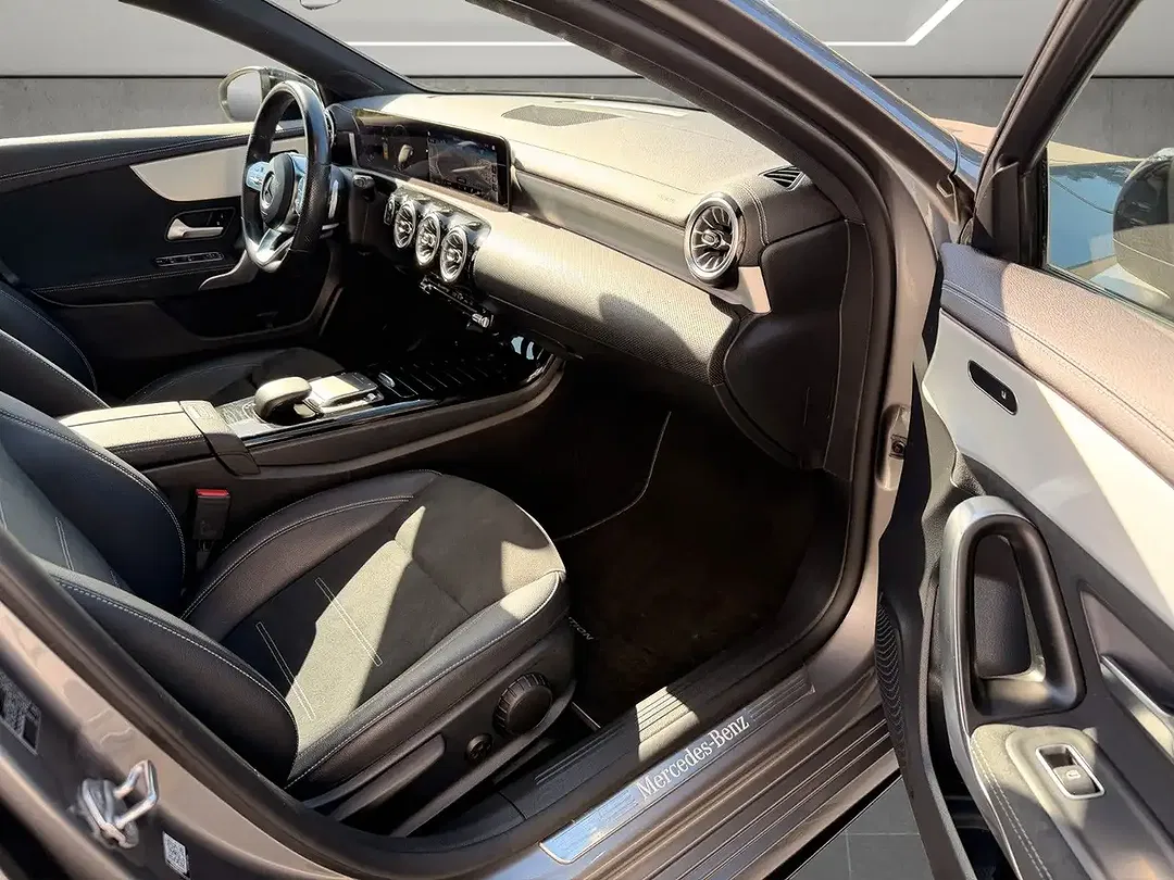 Mercedes-Benz A 200 - Thumbnail 11