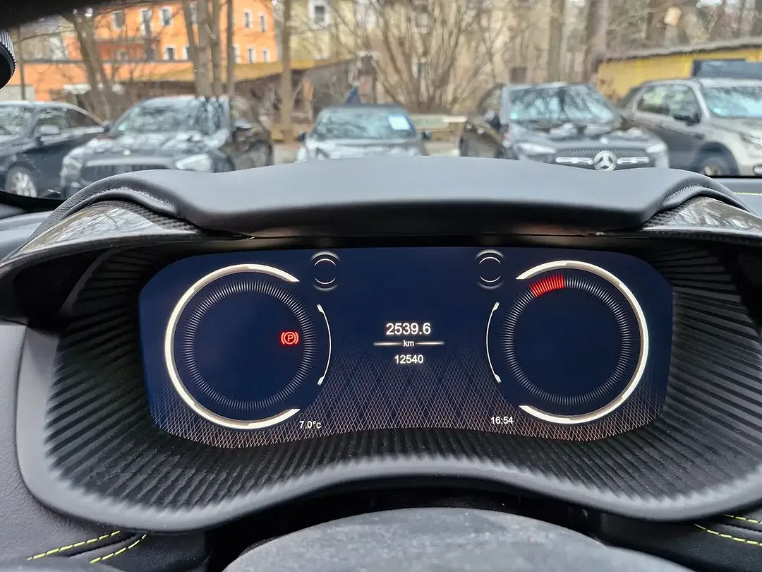 Aston Martin DBX - Thumbnail 12