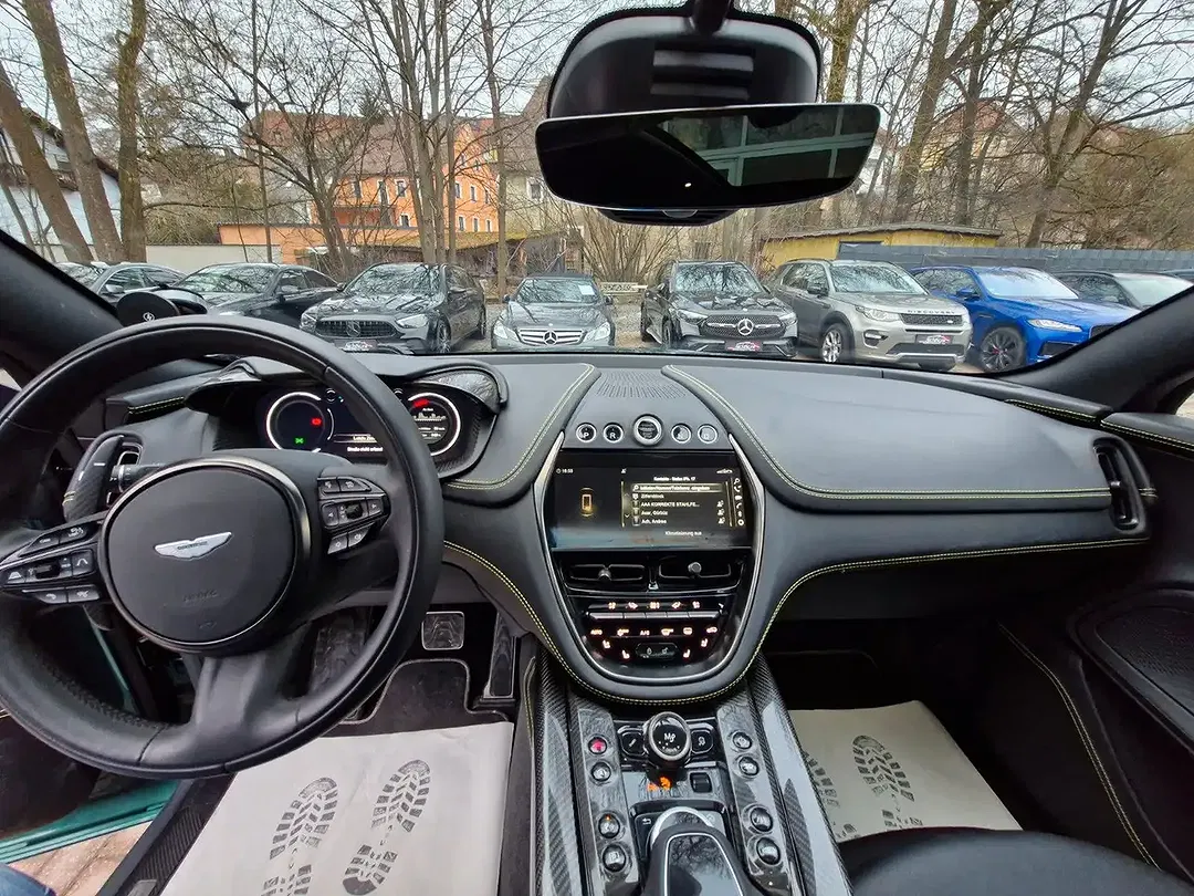 Aston Martin DBX - Thumbnail 13