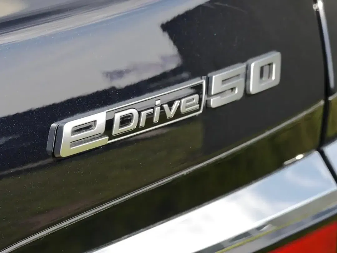 BMW i7 - Thumbnail 10