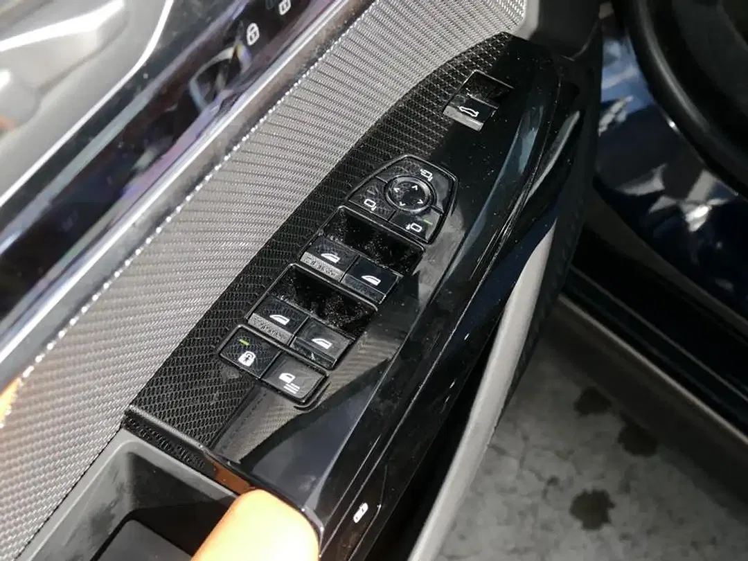 BMW i7 - Thumbnail 15