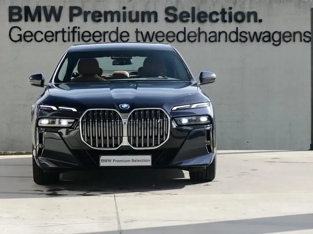 BMW i7 - Thumbnail 2
