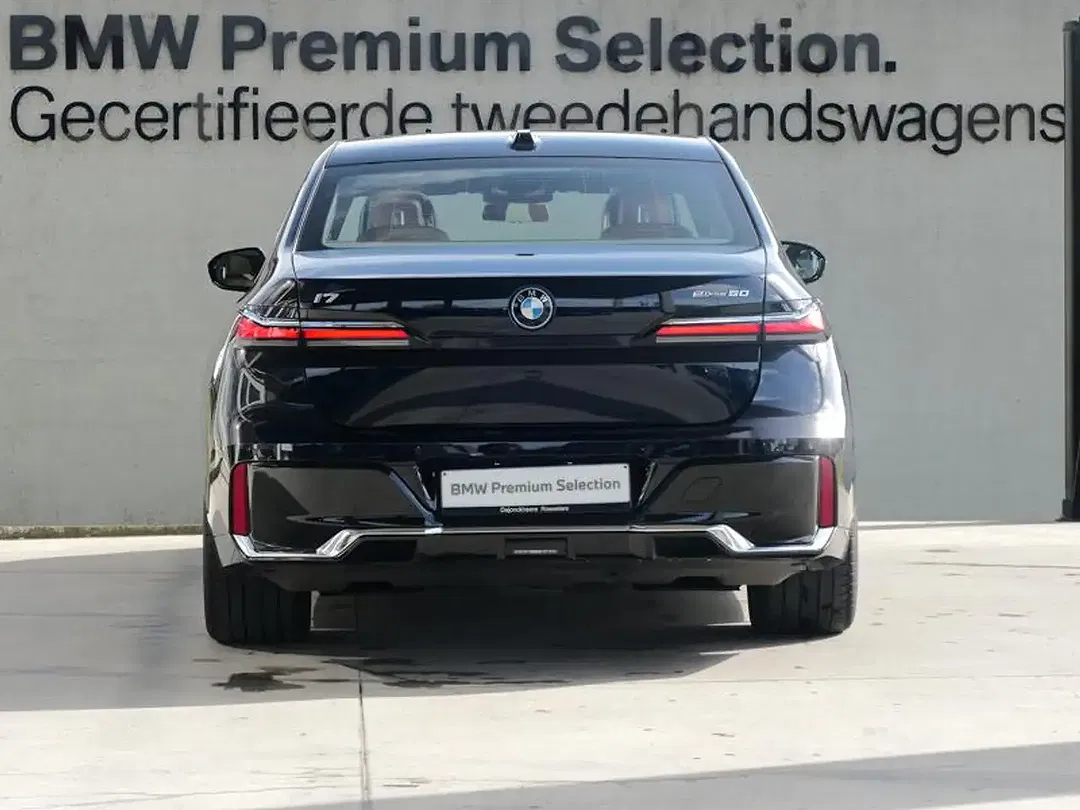 BMW i7 - Thumbnail 4