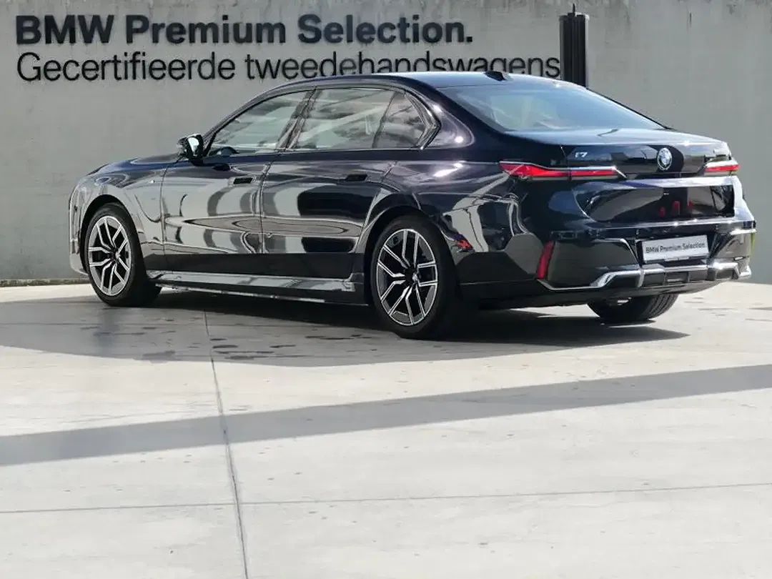 BMW i7 - Thumbnail 5
