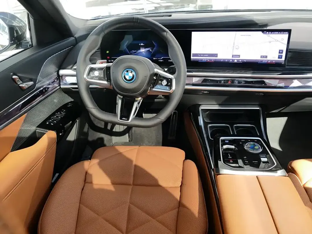 BMW i7 - Thumbnail 7