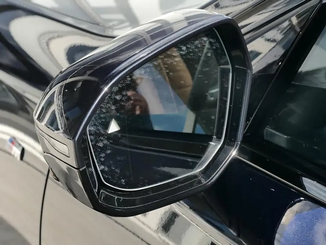 BMW i7 - Thumbnail 9