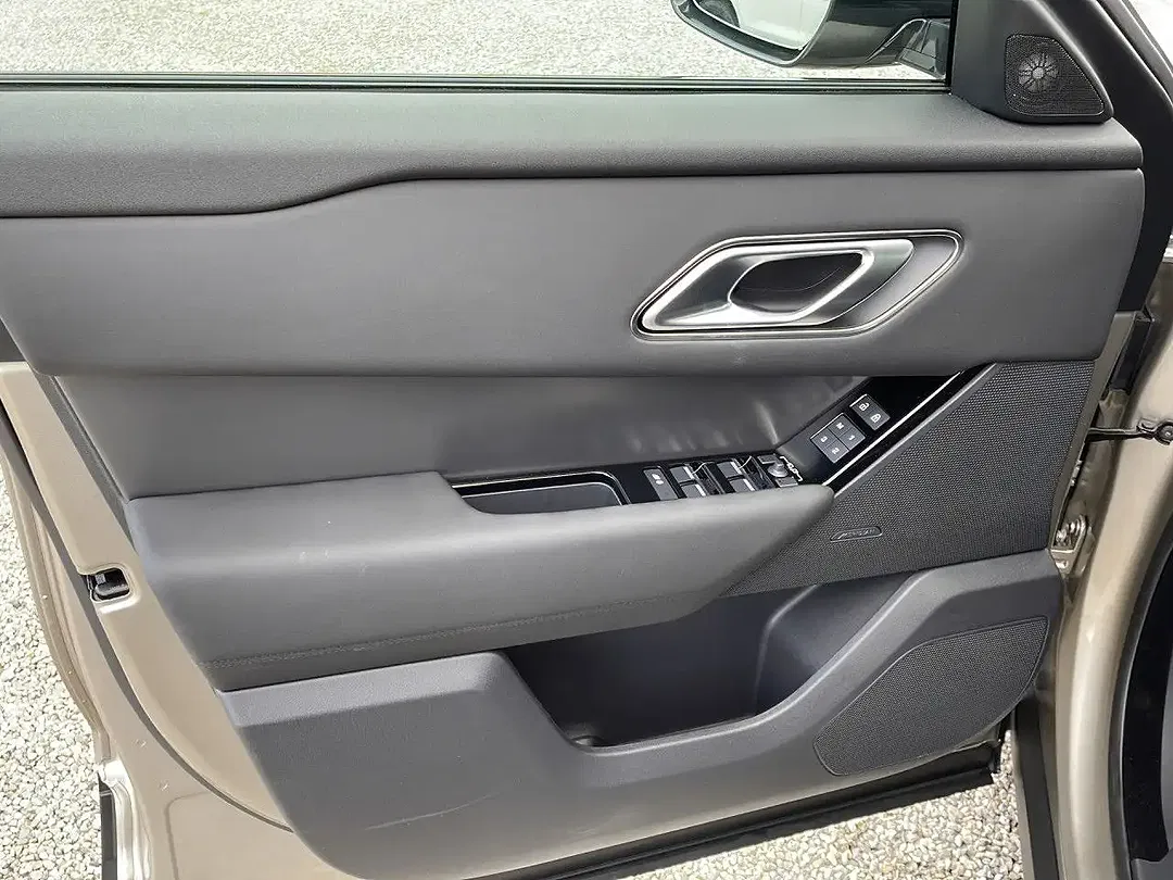Land Rover Range Rover Velar - Thumbnail 9