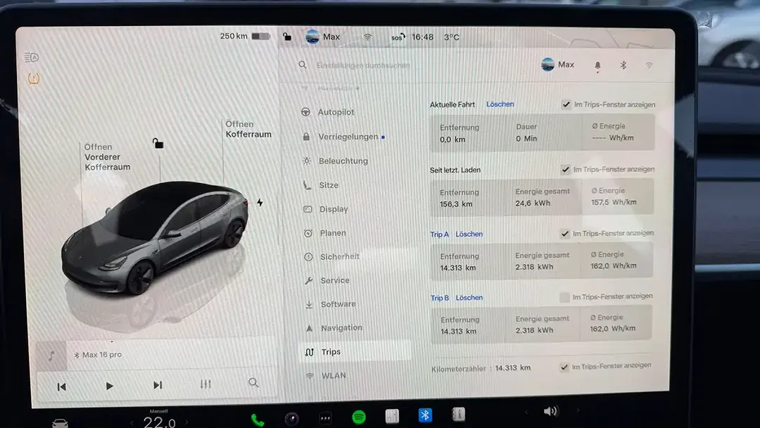 Tesla Model 3 - Thumbnail 9