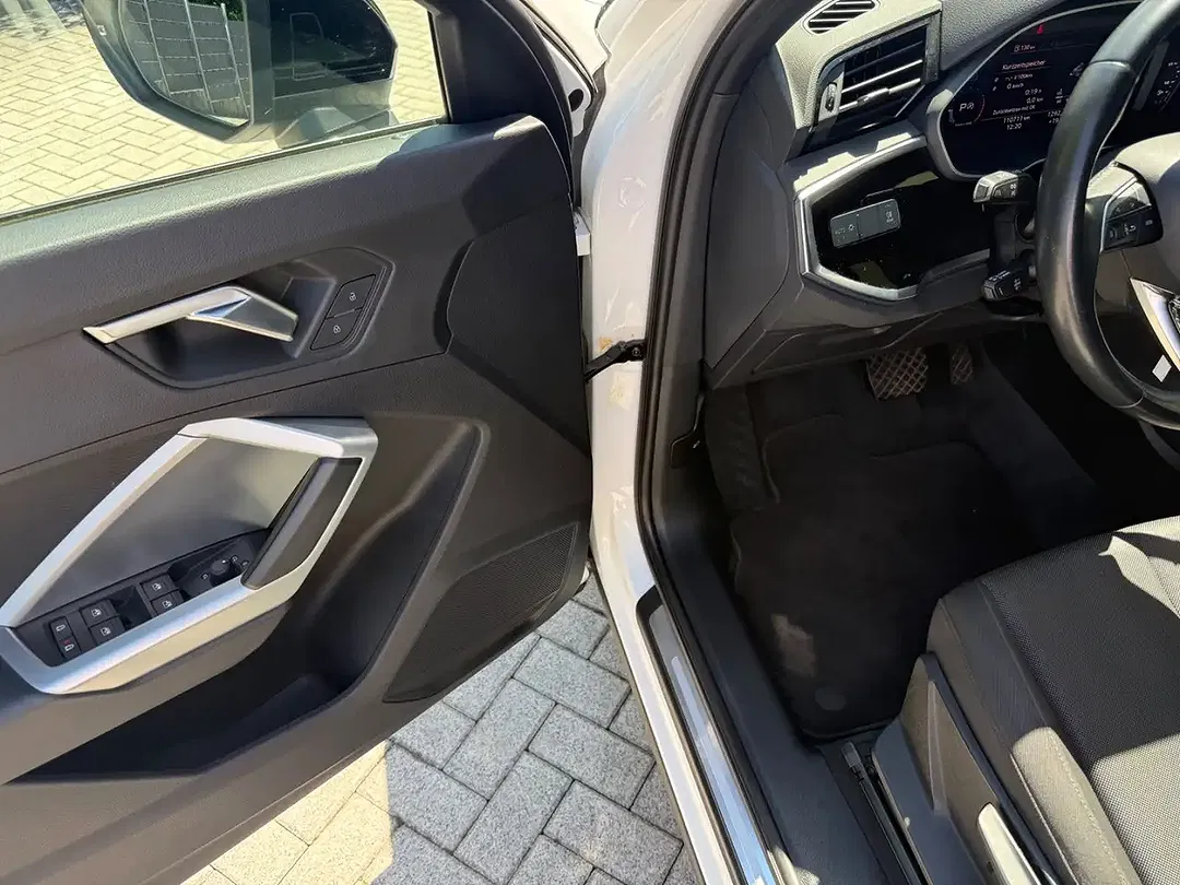 Audi Q3 - Thumbnail 10