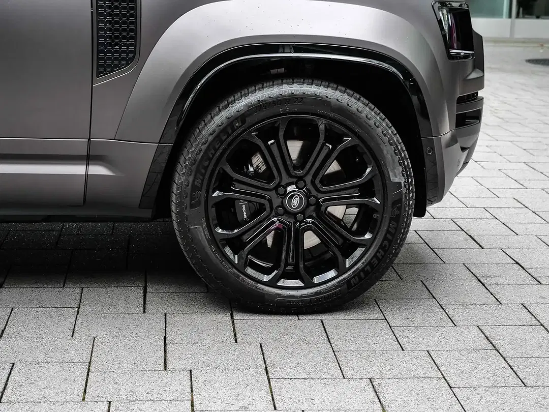 Land Rover Defender - Thumbnail 10