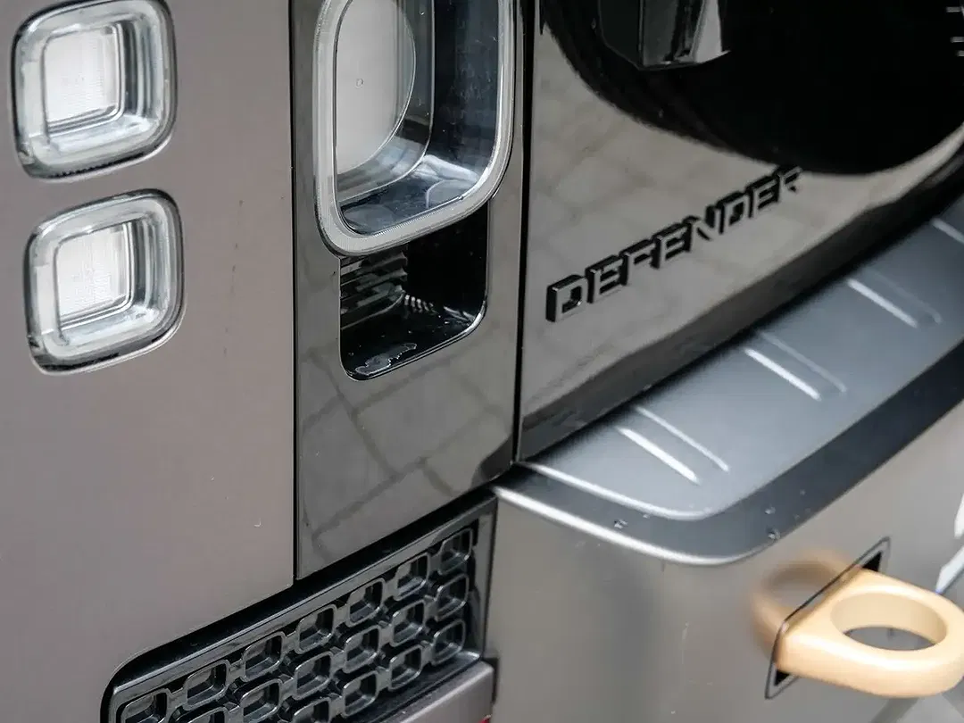 Land Rover Defender - Thumbnail 13