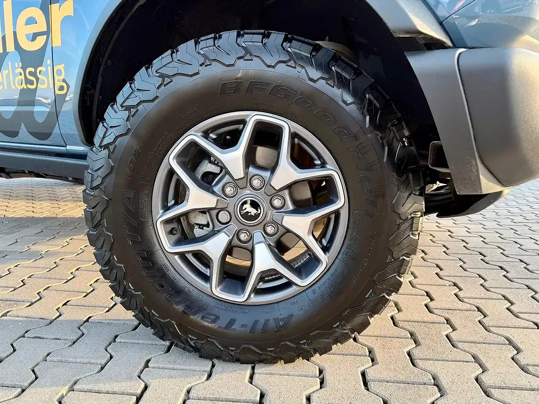 Ford Bronco - Thumbnail 11