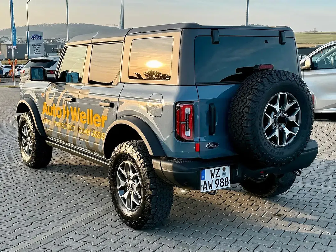 Ford Bronco - Thumbnail 4