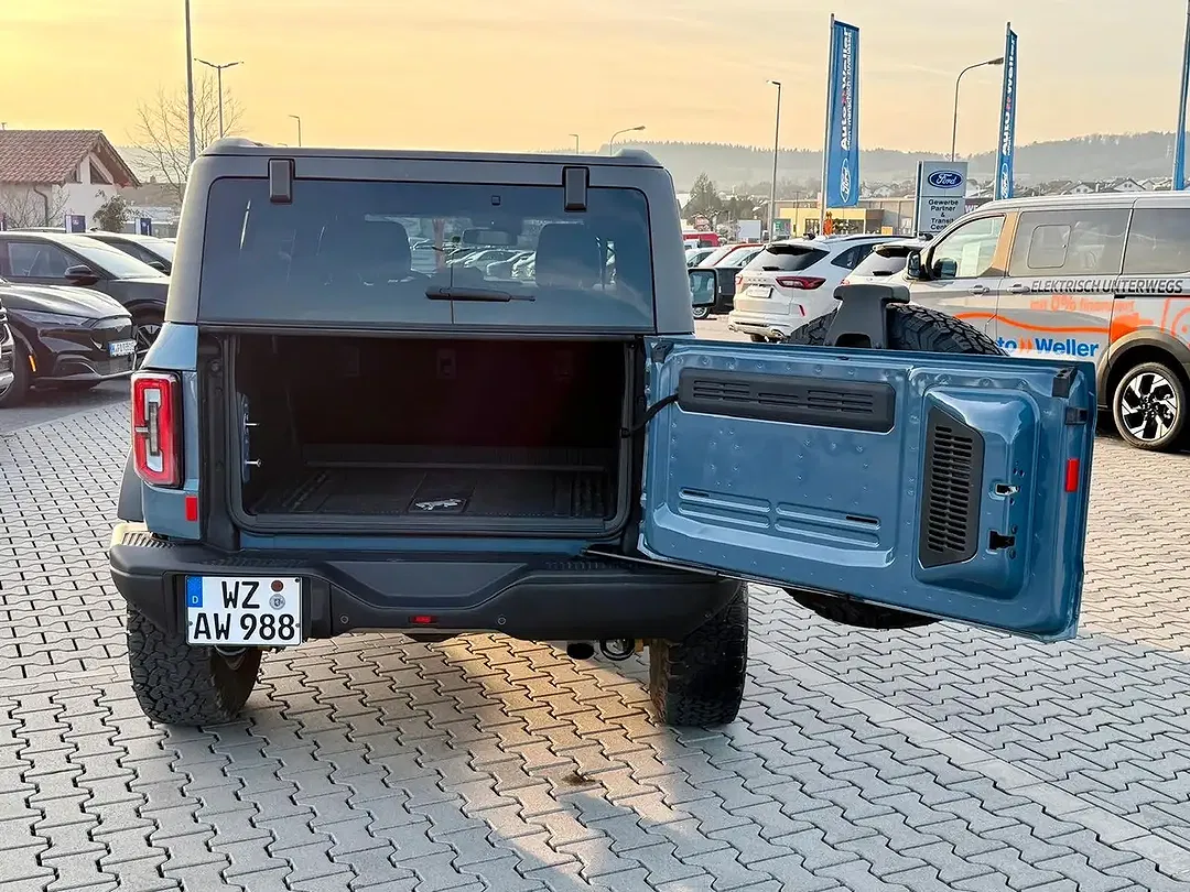 Ford Bronco - Thumbnail 5