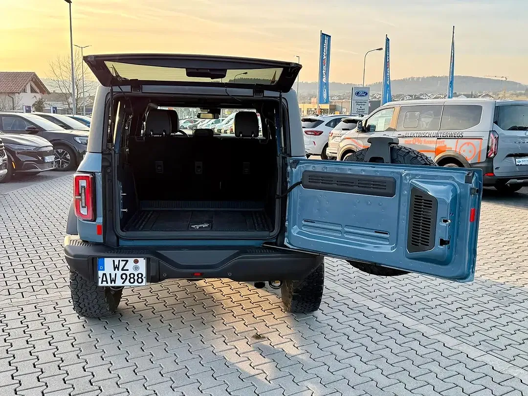 Ford Bronco - Thumbnail 6