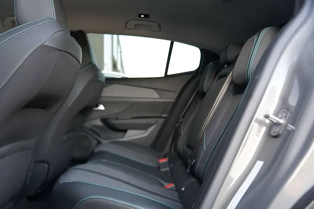 Peugeot 408 - Thumbnail 8