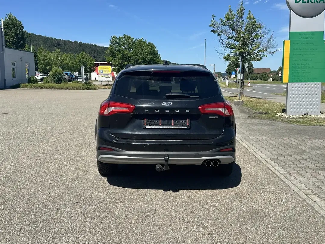 Ford Focus - Thumbnail 3