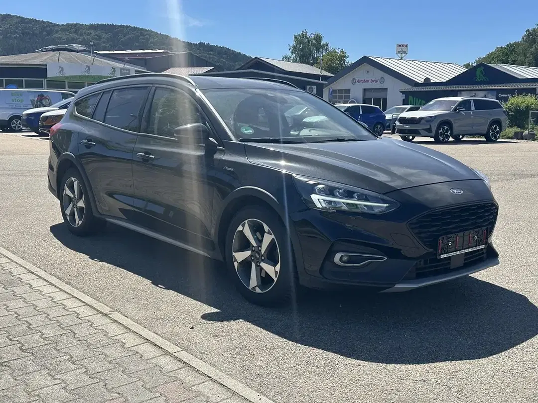 Ford Focus - Thumbnail 5