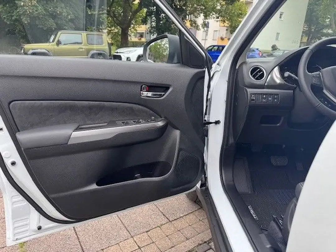 Suzuki Vitara - Thumbnail 9