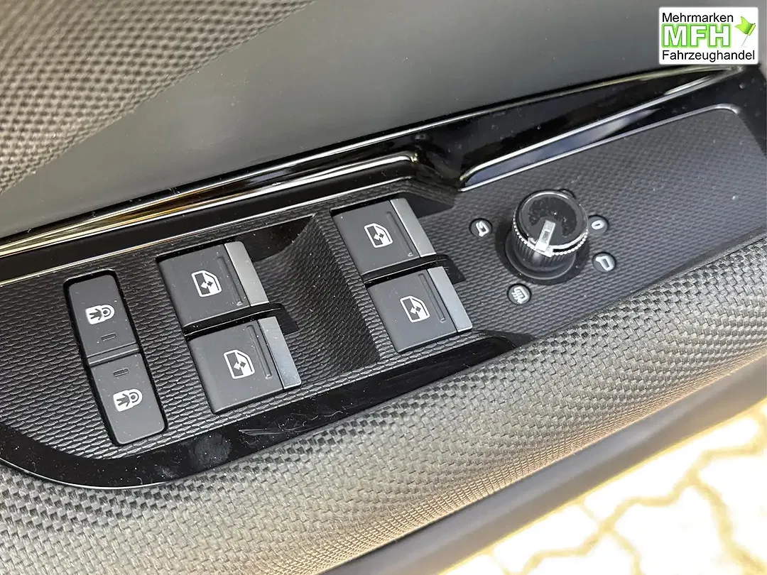 Audi Q3 - Thumbnail 8