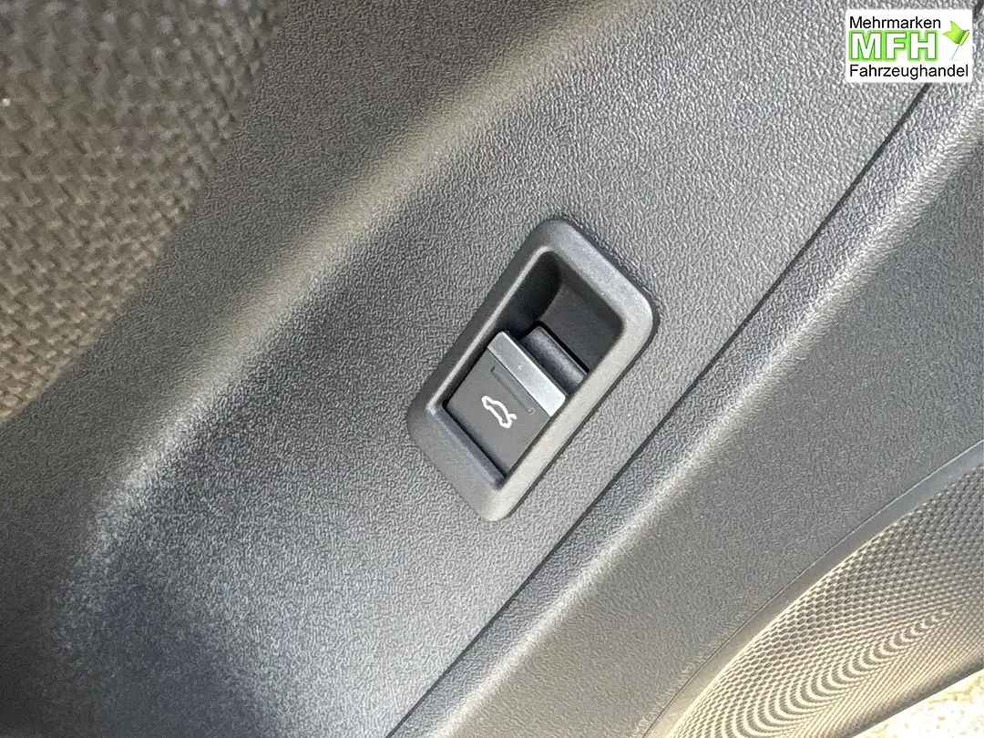 Audi Q3 - Thumbnail 9