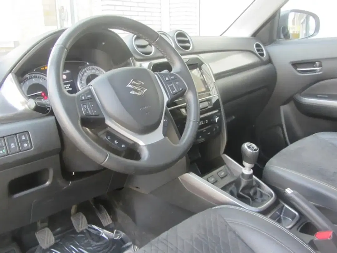 Suzuki Vitara - Thumbnail 5