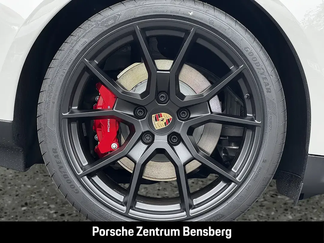 Porsche Taycan - Thumbnail 11