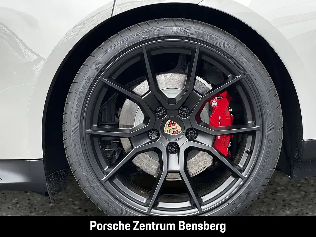 Porsche Taycan - Thumbnail 12