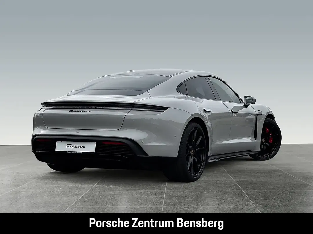 Porsche Taycan - Thumbnail 4